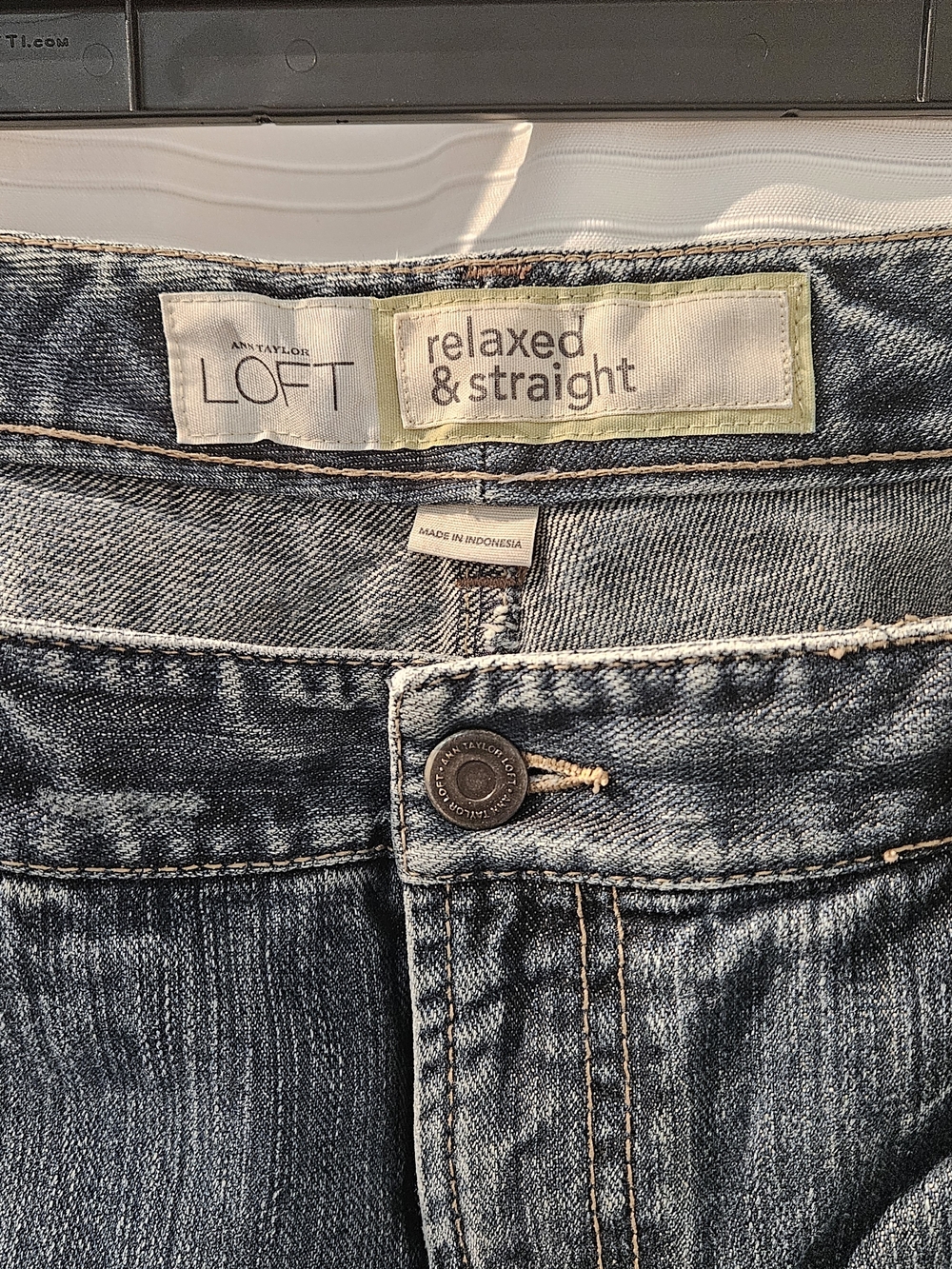 LOFT Relaxed & Straight Women’s Jeans - Medium Blue Sz12